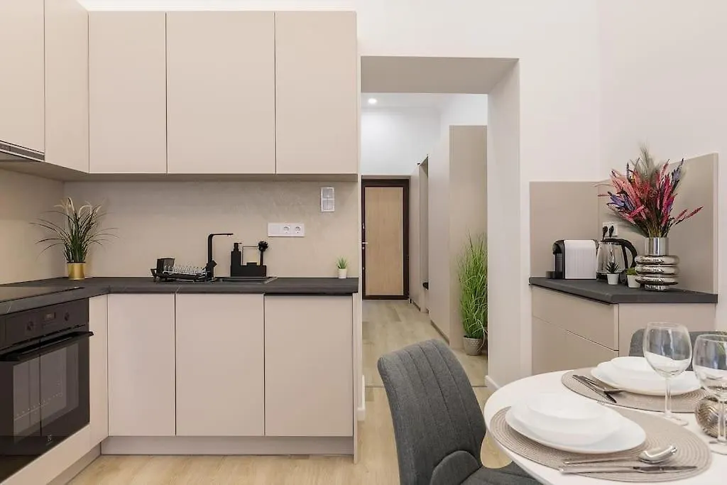 Deluxe Central Budapest Retreat - Free Parking